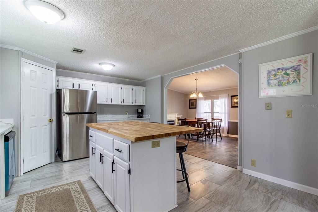 На продажу: $299,000 (3 спален, 2 ванн, 1728 Квадратных фут)