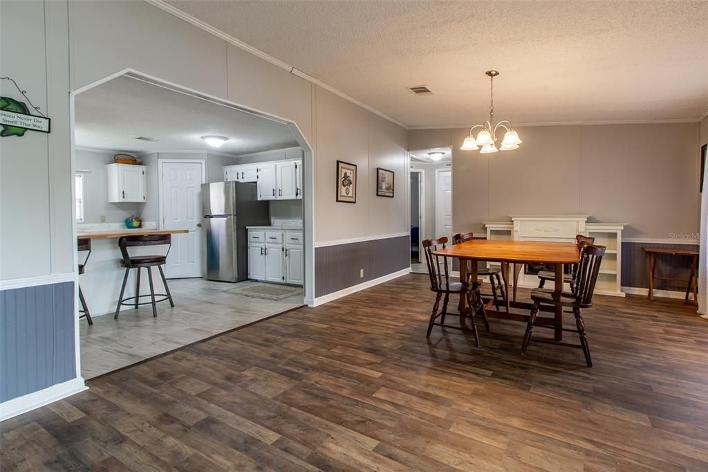 На продажу: $299,000 (3 спален, 2 ванн, 1728 Квадратных фут)