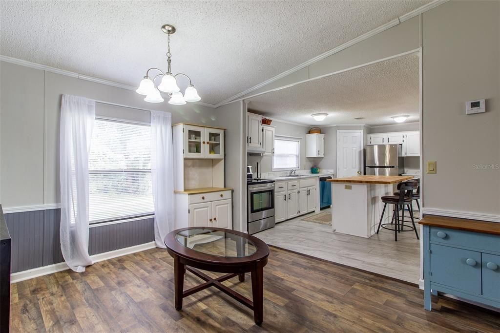 На продажу: $299,000 (3 спален, 2 ванн, 1728 Квадратных фут)