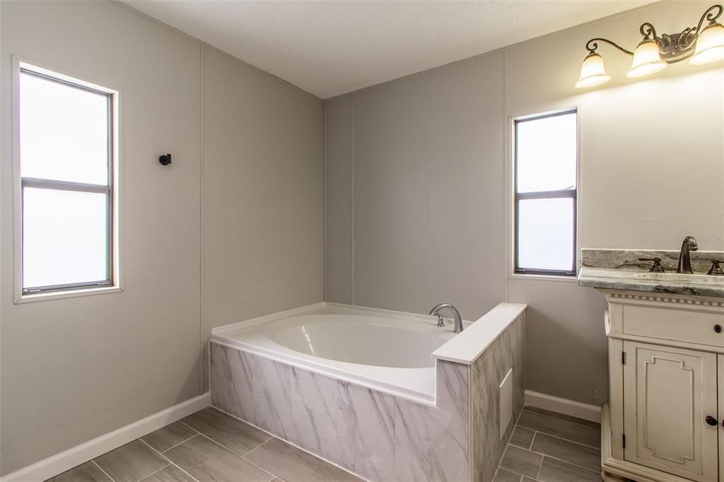 На продажу: $299,000 (3 спален, 2 ванн, 1728 Квадратных фут)