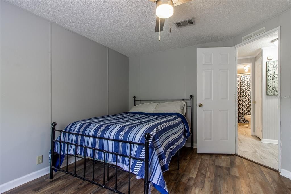 На продажу: $299,000 (3 спален, 2 ванн, 1728 Квадратных фут)