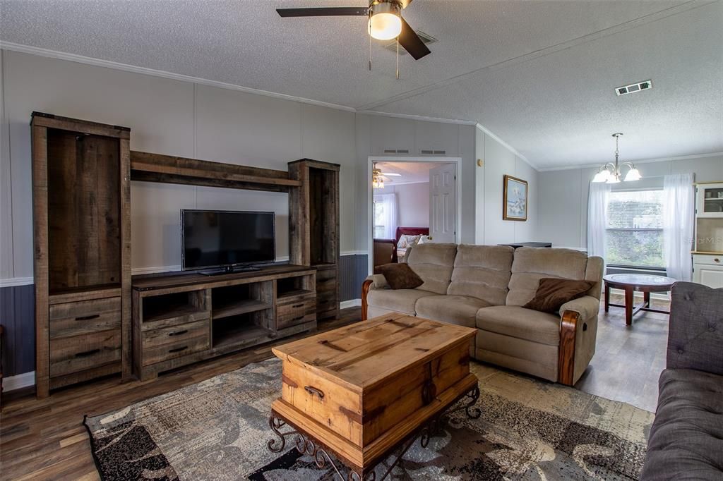 На продажу: $299,000 (3 спален, 2 ванн, 1728 Квадратных фут)