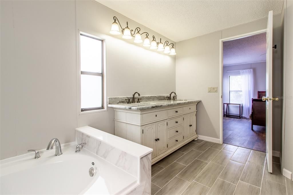 На продажу: $299,000 (3 спален, 2 ванн, 1728 Квадратных фут)