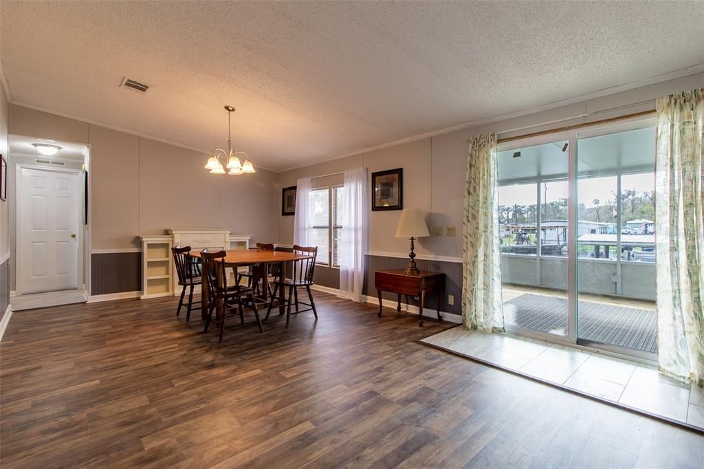 На продажу: $299,000 (3 спален, 2 ванн, 1728 Квадратных фут)