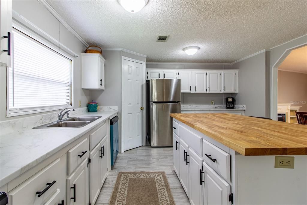 На продажу: $299,000 (3 спален, 2 ванн, 1728 Квадратных фут)