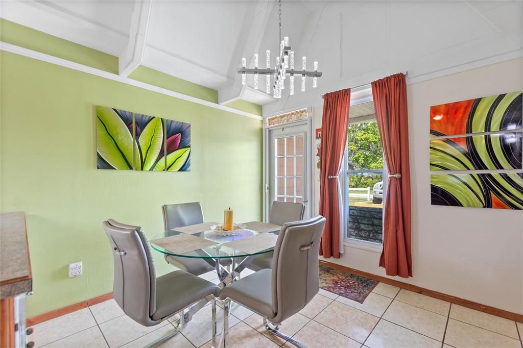 待售: $140,000 (1 贝兹, 1 浴室, 648 平方英尺)