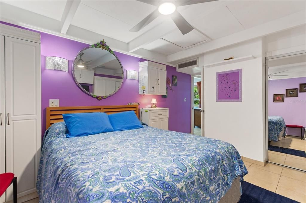 待售: $140,000 (1 贝兹, 1 浴室, 648 平方英尺)