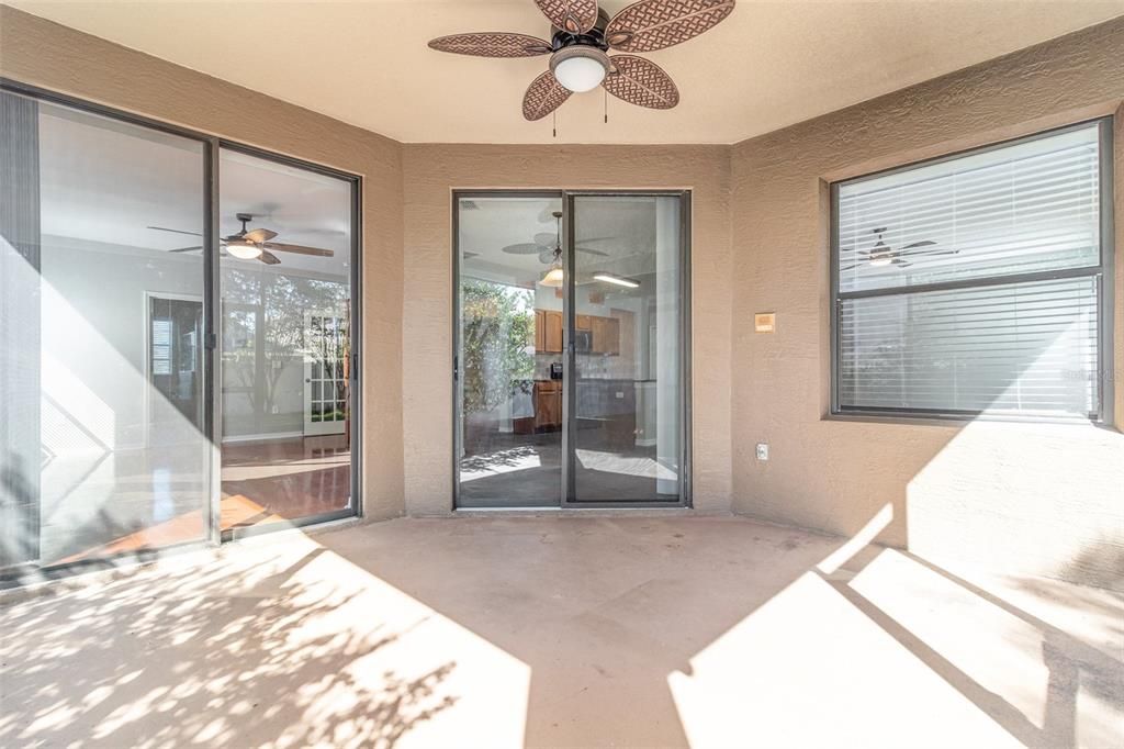 Под контрактом: $424,900 (4 спален, 2 ванн, 2140 Квадратных фут)