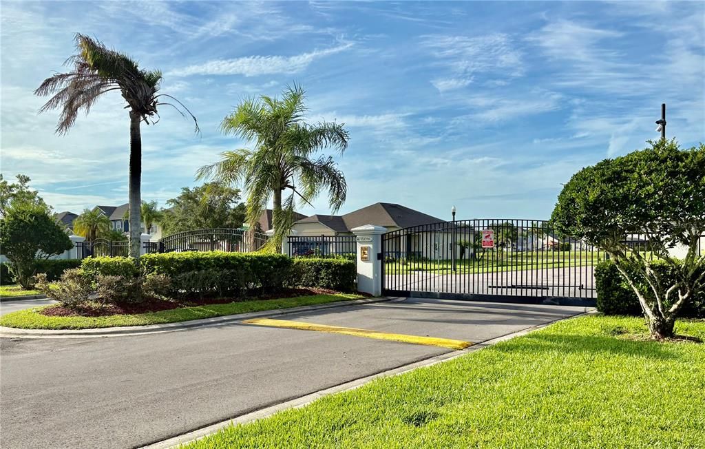 Под контрактом: $424,900 (4 спален, 2 ванн, 2140 Квадратных фут)