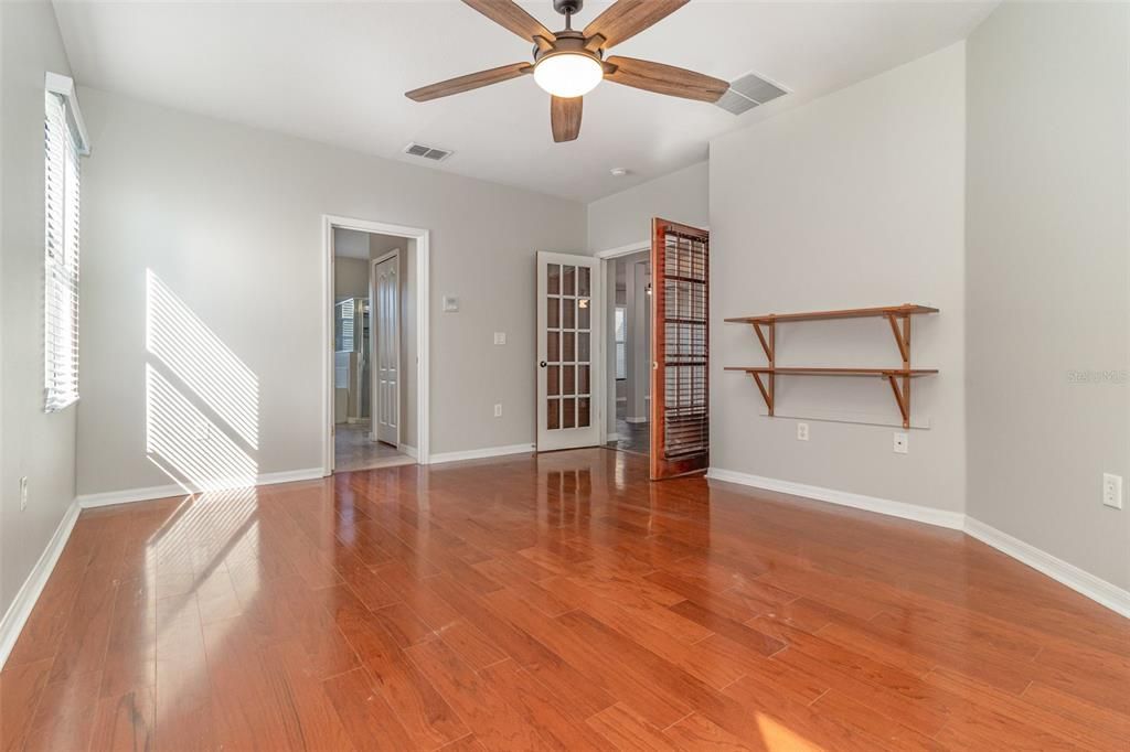 Под контрактом: $424,900 (4 спален, 2 ванн, 2140 Квадратных фут)