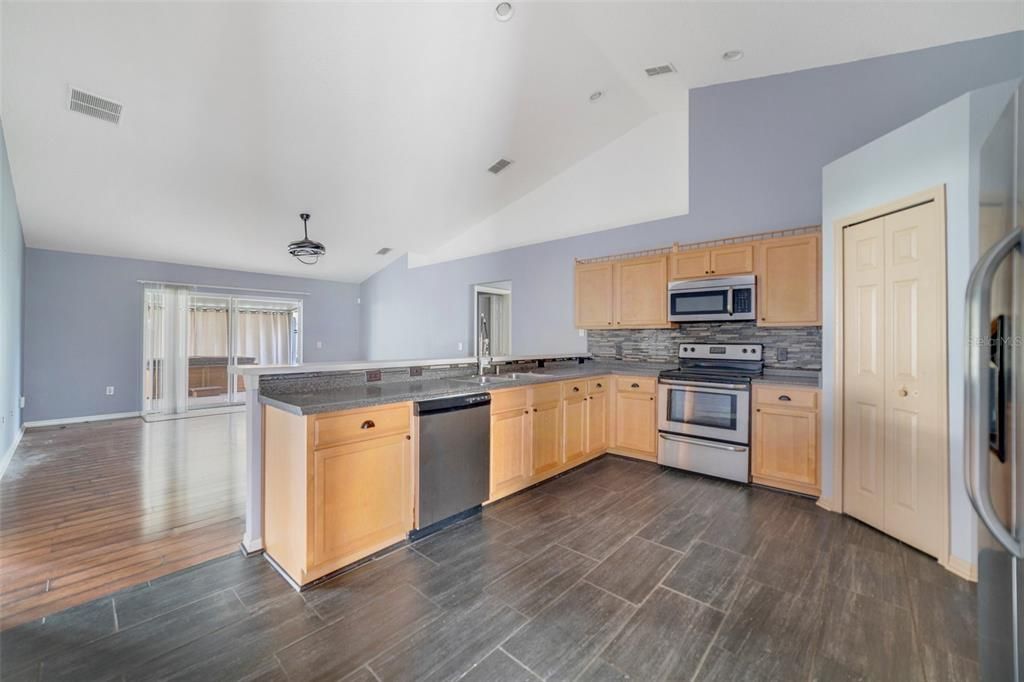 Active With Contract: $250,000 (3 beds, 2 baths, 1819 Square Feet)