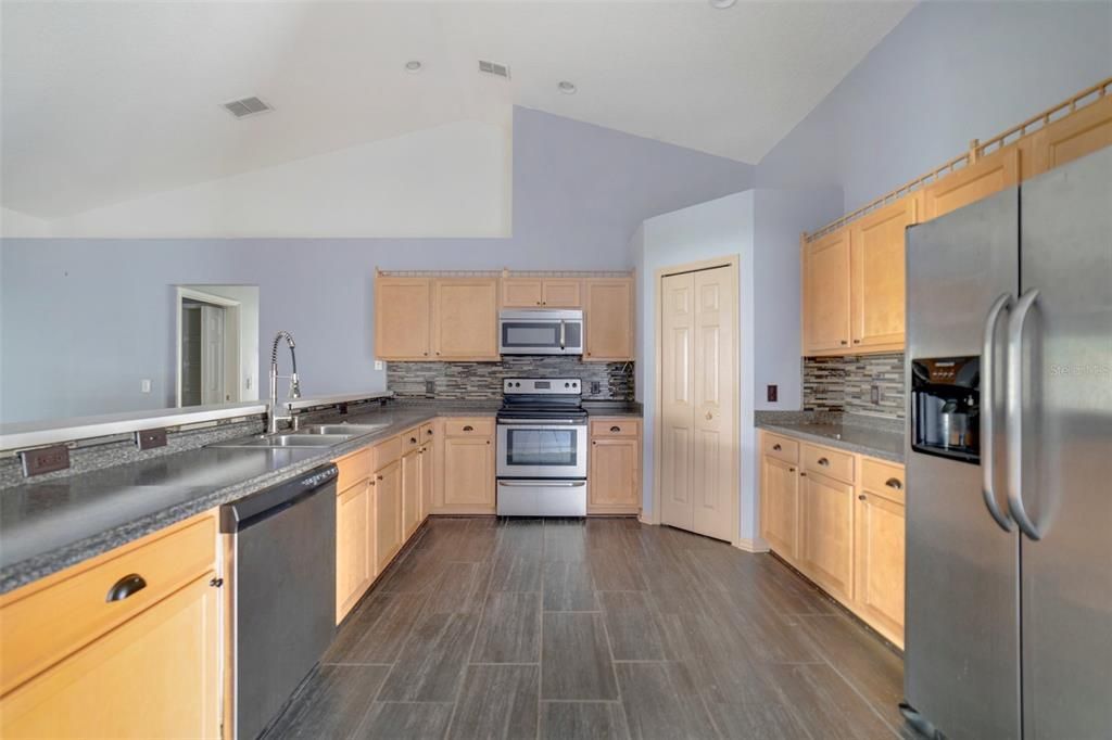 Active With Contract: $250,000 (3 beds, 2 baths, 1819 Square Feet)