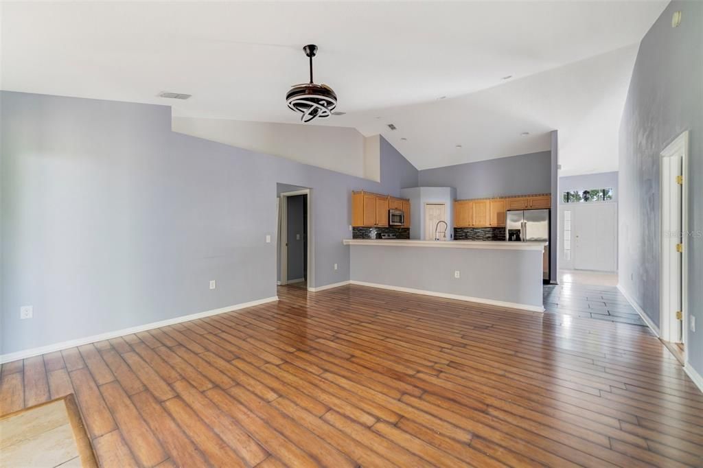 Active With Contract: $250,000 (3 beds, 2 baths, 1819 Square Feet)