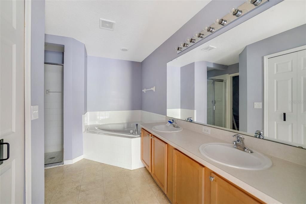 Active With Contract: $250,000 (3 beds, 2 baths, 1819 Square Feet)