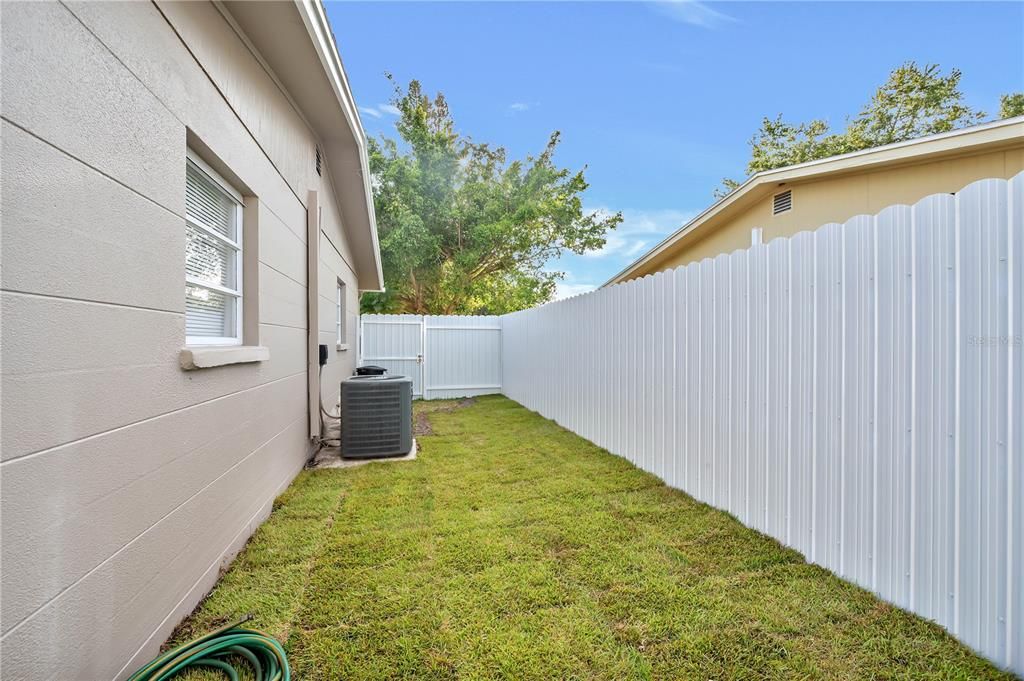 待售: $580,000 (2 贝兹, 0 浴室, 1484 平方英尺)