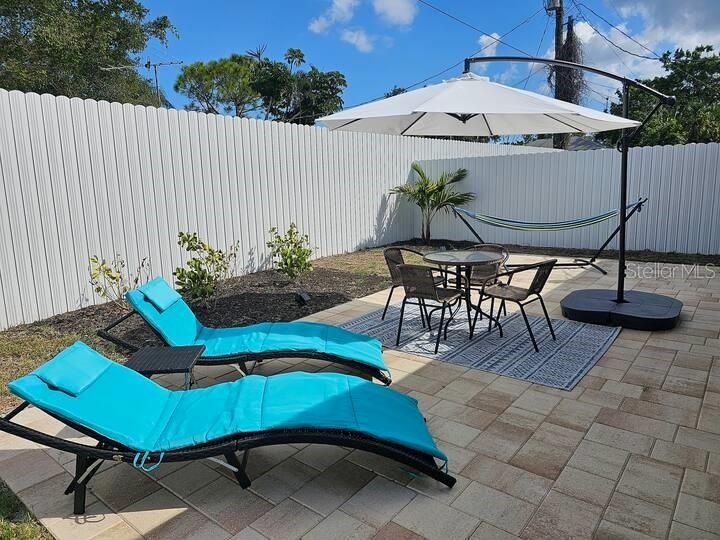 待售: $580,000 (2 贝兹, 0 浴室, 1484 平方英尺)