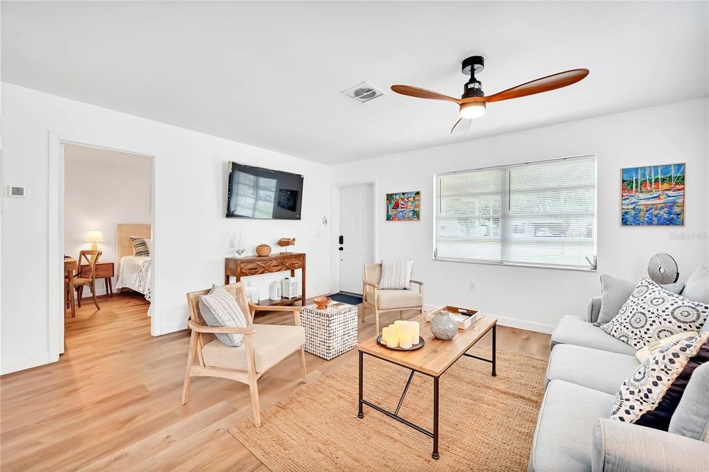 待售: $580,000 (2 贝兹, 0 浴室, 1484 平方英尺)