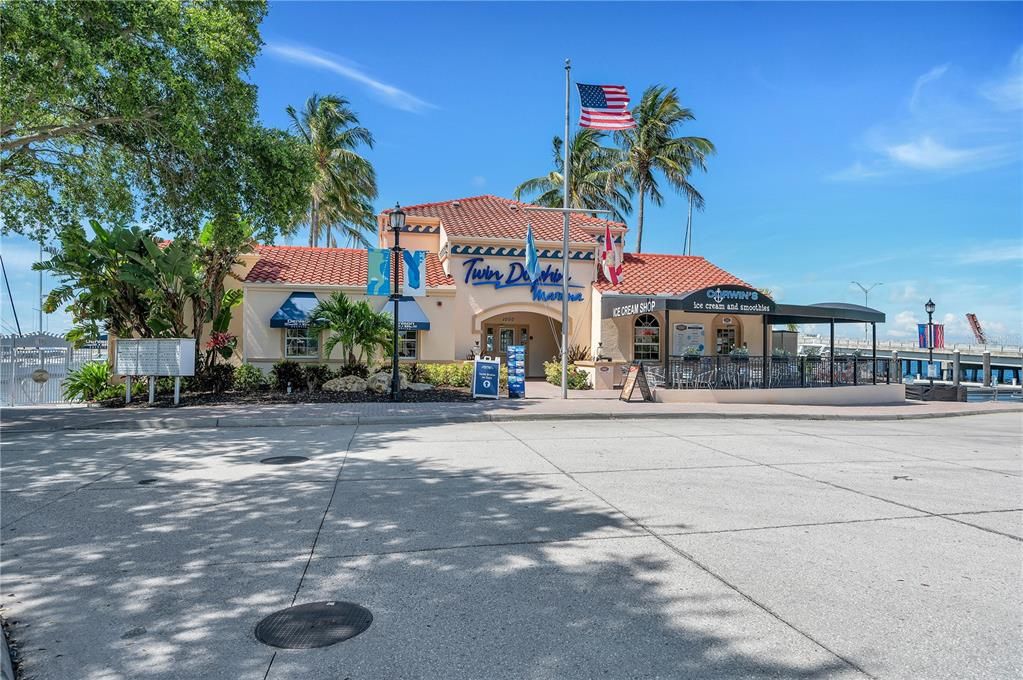 待售: $580,000 (2 贝兹, 0 浴室, 1484 平方英尺)