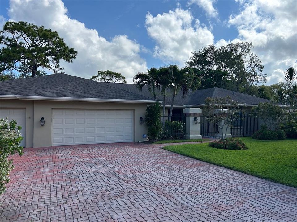 Недавно продано: $715,000 (4 спален, 3 ванн, 2643 Квадратных фут)