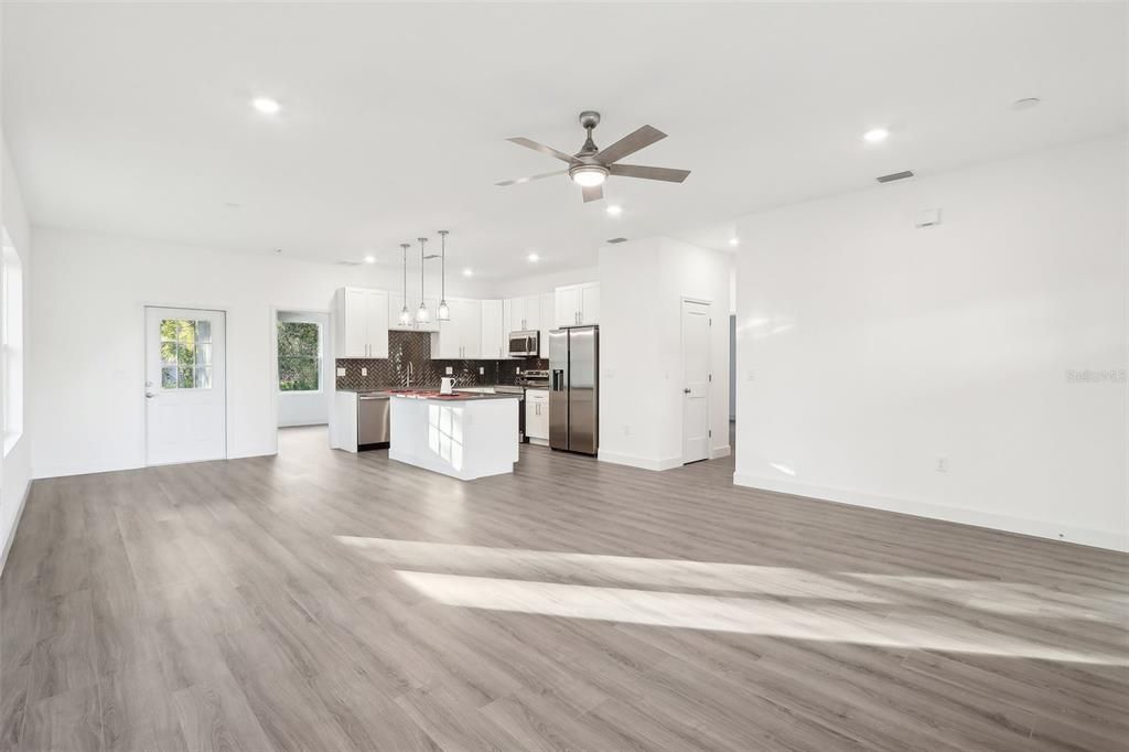 Active With Contract: $329,900 (3 beds, 2 baths, 1540 Square Feet)