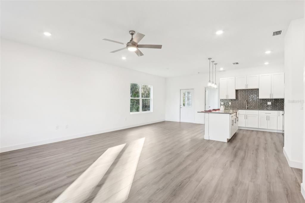 Active With Contract: $329,900 (3 beds, 2 baths, 1540 Square Feet)