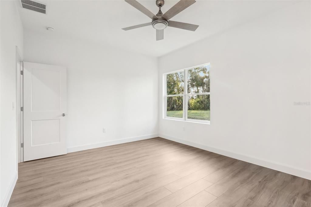 Active With Contract: $329,900 (3 beds, 2 baths, 1540 Square Feet)
