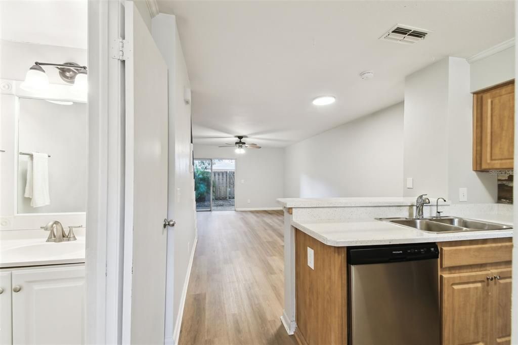 待售: $190,000 (2 贝兹, 2 浴室, 1110 平方英尺)