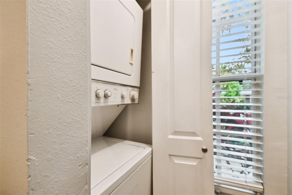 待售: $190,000 (2 贝兹, 2 浴室, 1110 平方英尺)