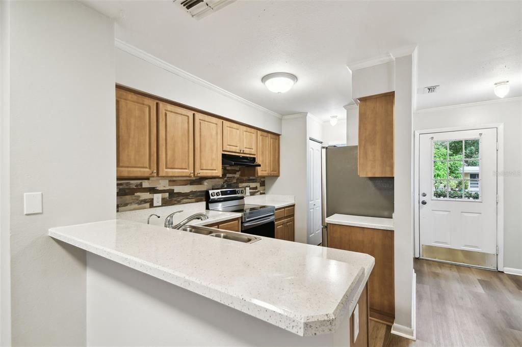 待售: $190,000 (2 贝兹, 2 浴室, 1110 平方英尺)