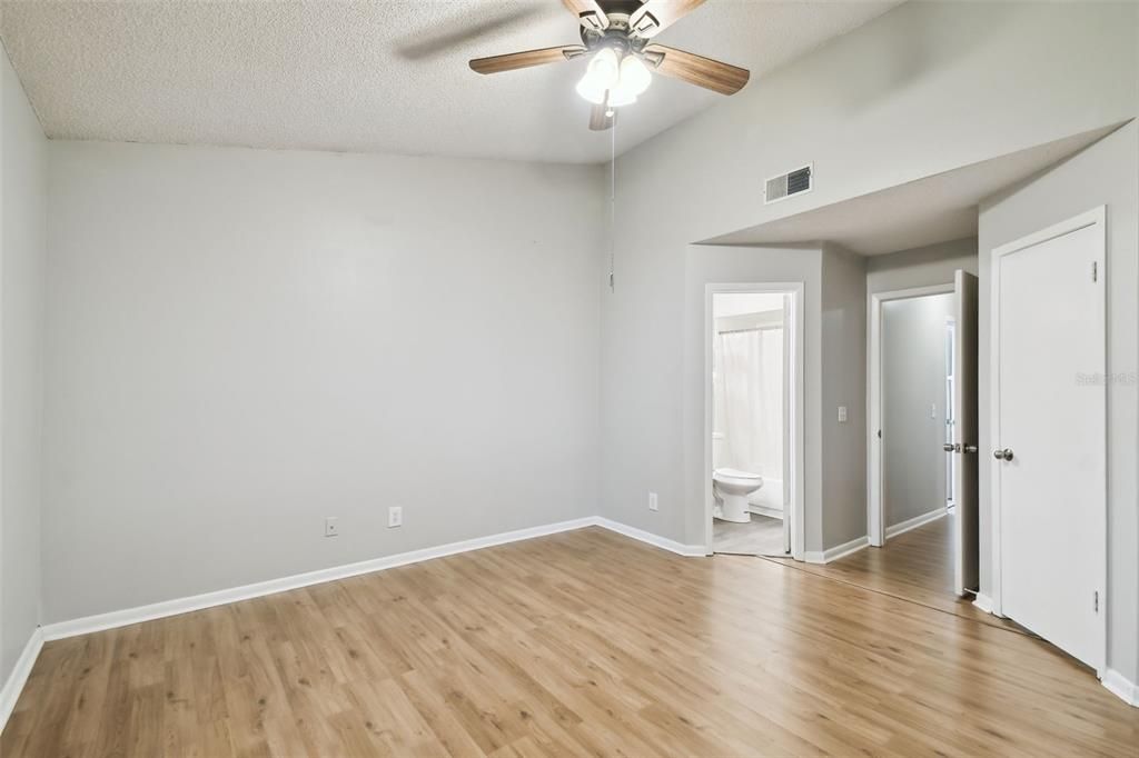 待售: $190,000 (2 贝兹, 2 浴室, 1110 平方英尺)