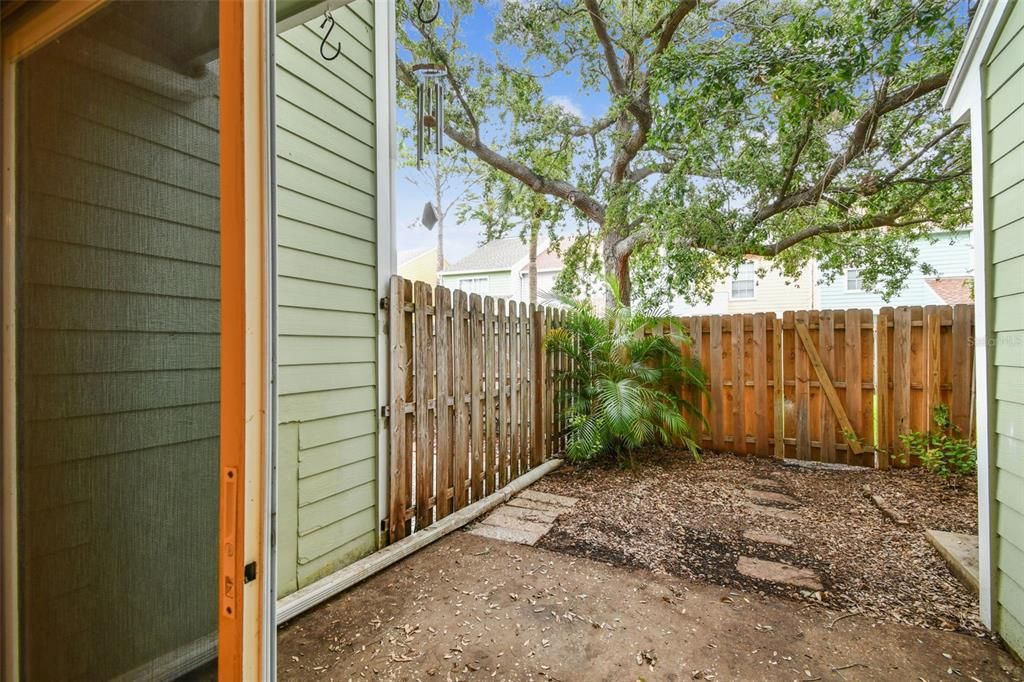 待售: $190,000 (2 贝兹, 2 浴室, 1110 平方英尺)