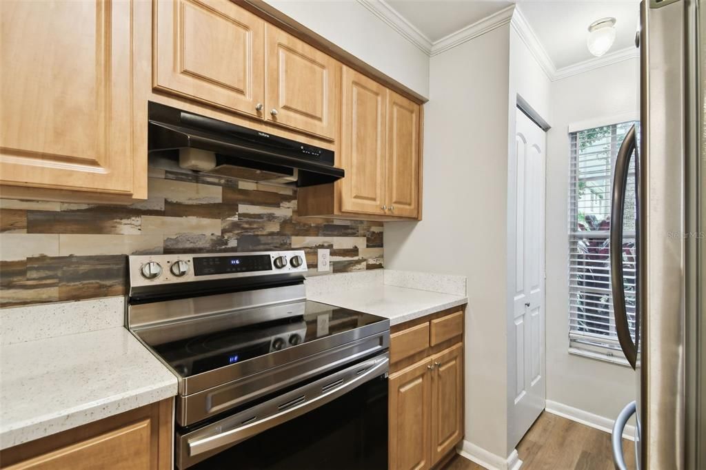 待售: $190,000 (2 贝兹, 2 浴室, 1110 平方英尺)