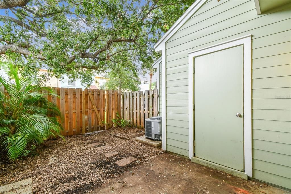 待售: $190,000 (2 贝兹, 2 浴室, 1110 平方英尺)