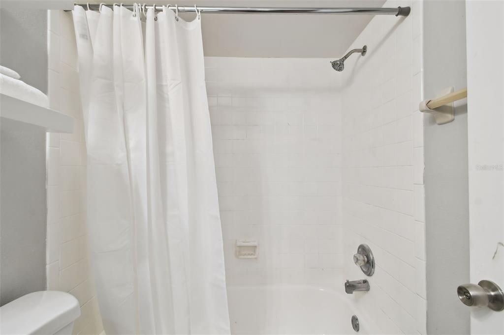 待售: $190,000 (2 贝兹, 2 浴室, 1110 平方英尺)