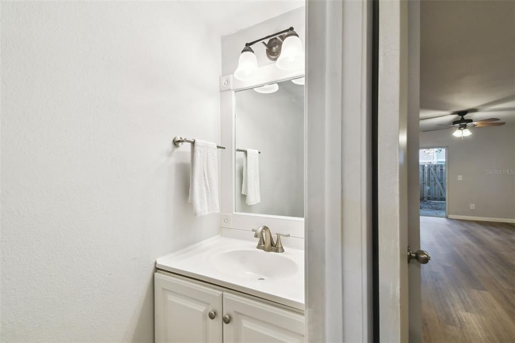 待售: $190,000 (2 贝兹, 2 浴室, 1110 平方英尺)