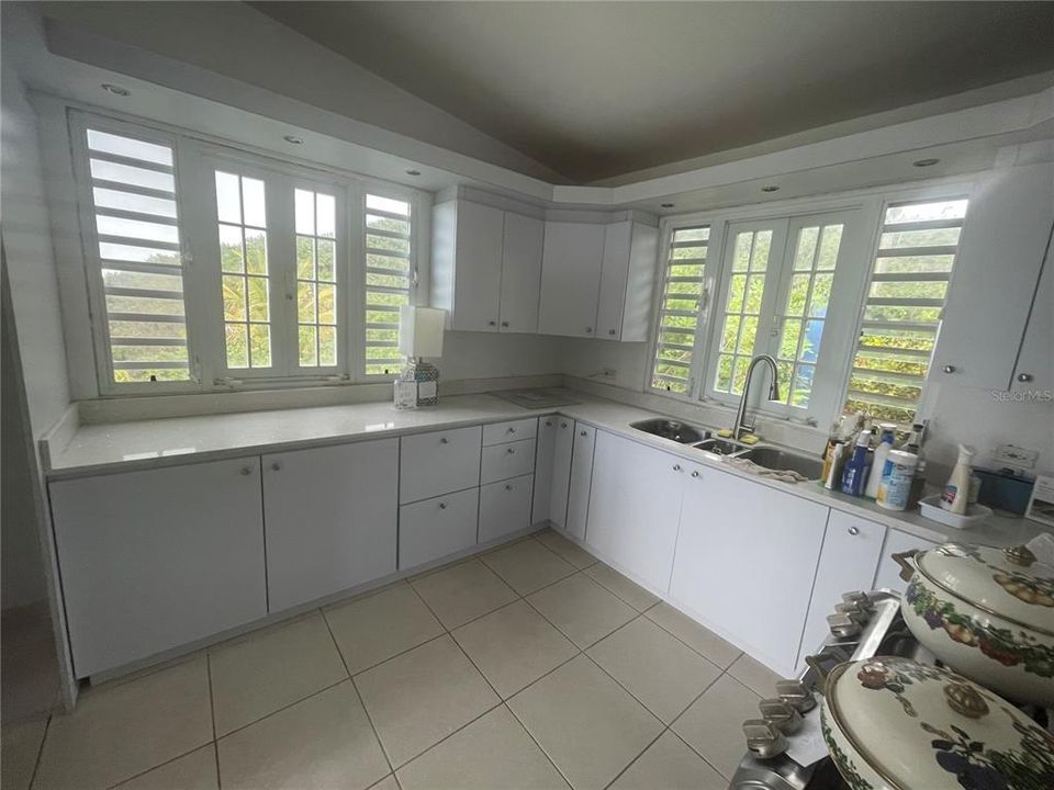 На продажу: $290,000 (3 спален, 2 ванн, 20 Квадратных фут)