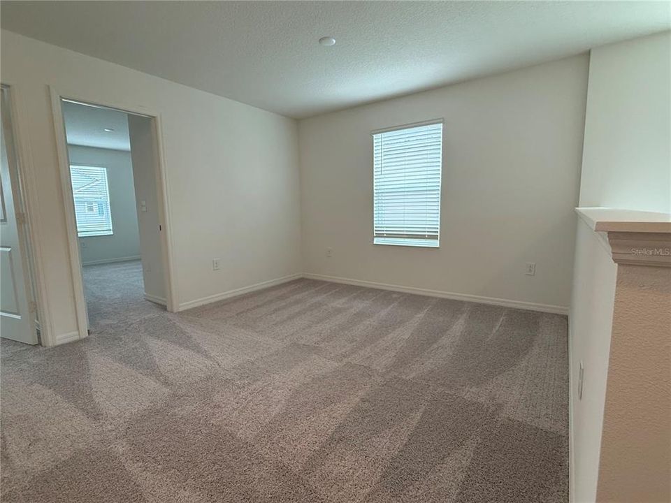 合同活跃: $2,100 (3 贝兹, 2 浴室, 2054 平方英尺)