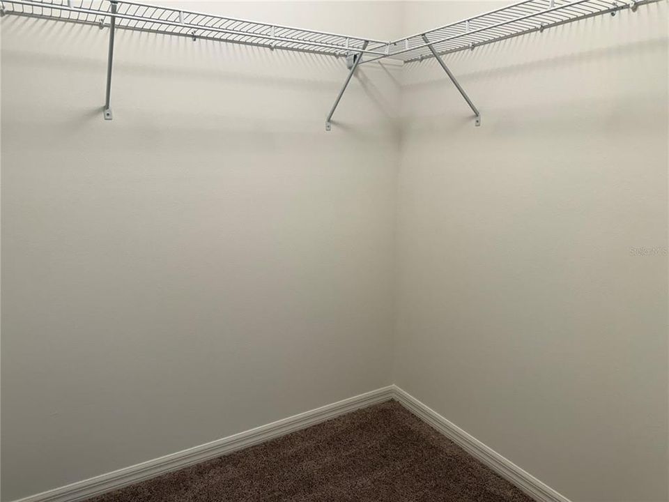 合同活跃: $2,100 (3 贝兹, 2 浴室, 2054 平方英尺)