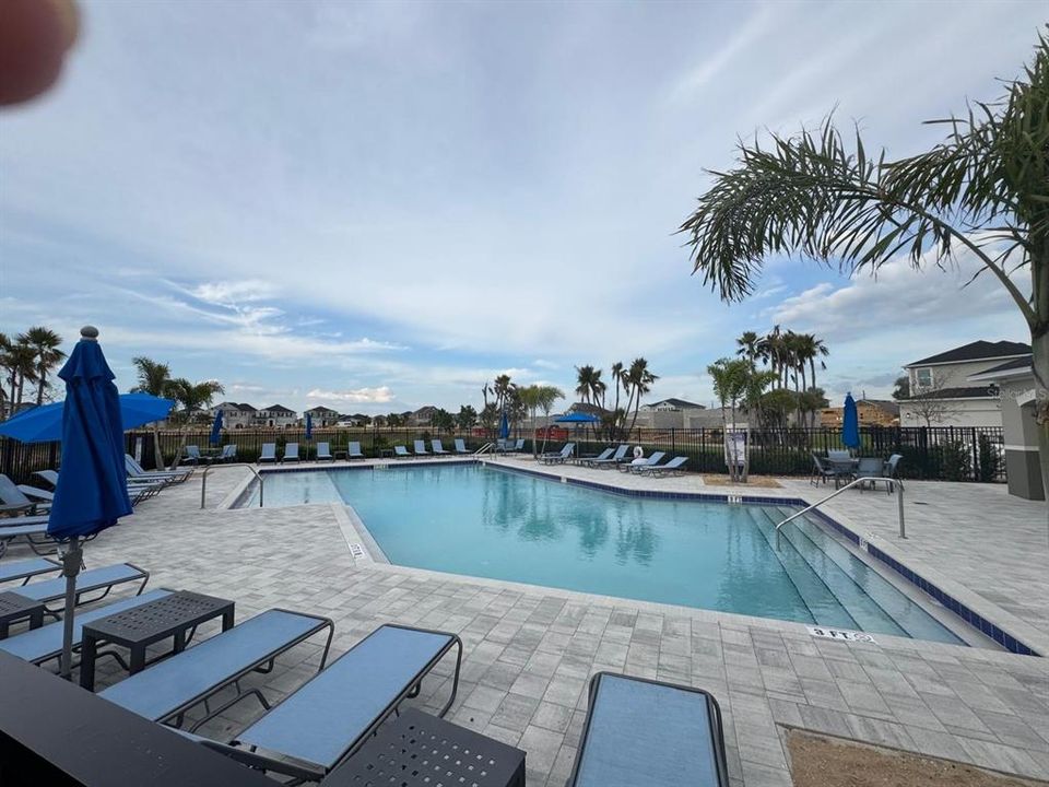 合同活跃: $2,100 (3 贝兹, 2 浴室, 2054 平方英尺)