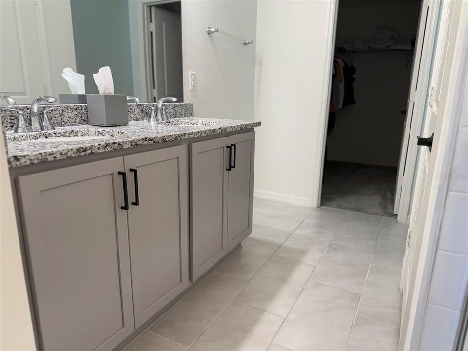 合同活跃: $2,100 (3 贝兹, 2 浴室, 2054 平方英尺)