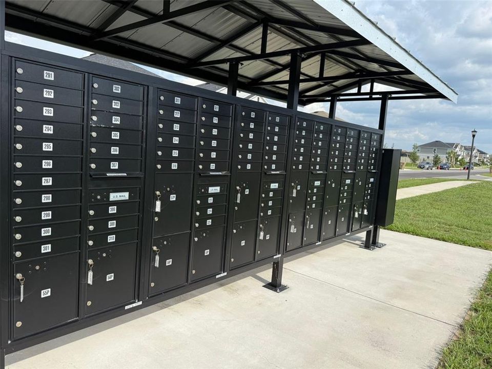 合同活跃: $2,100 (3 贝兹, 2 浴室, 2054 平方英尺)