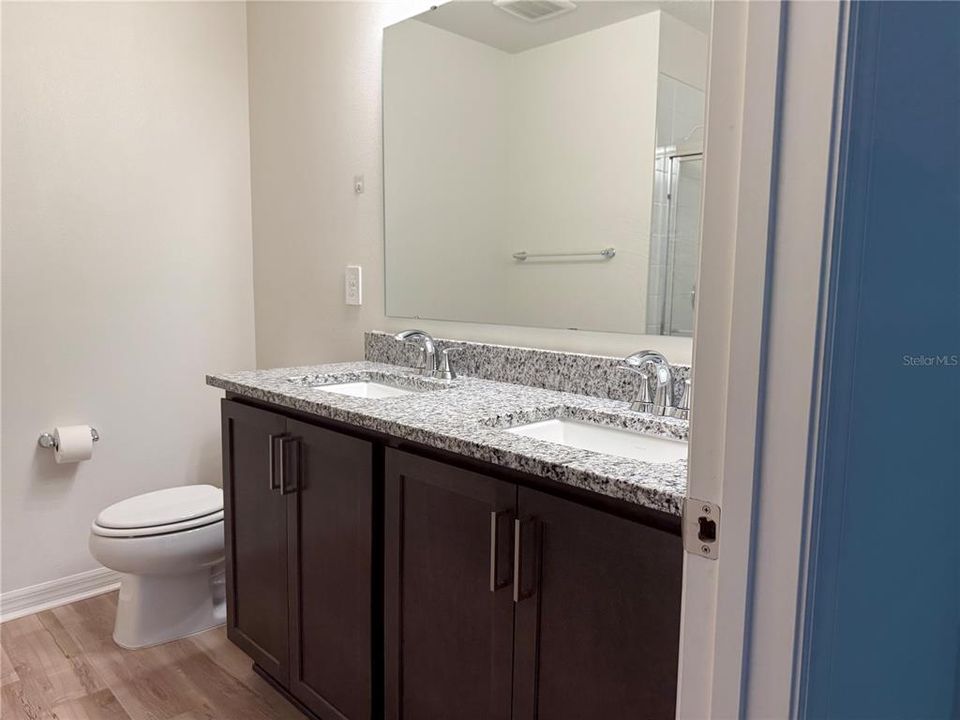 合同活跃: $2,100 (3 贝兹, 2 浴室, 2054 平方英尺)