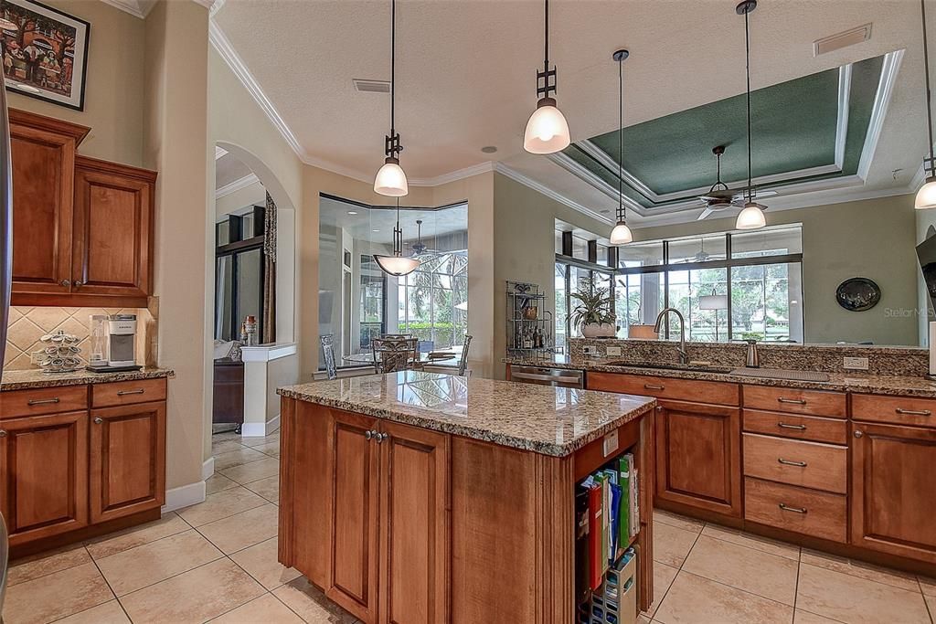 На продажу: $819,000 (4 спален, 3 ванн, 3121 Квадратных фут)