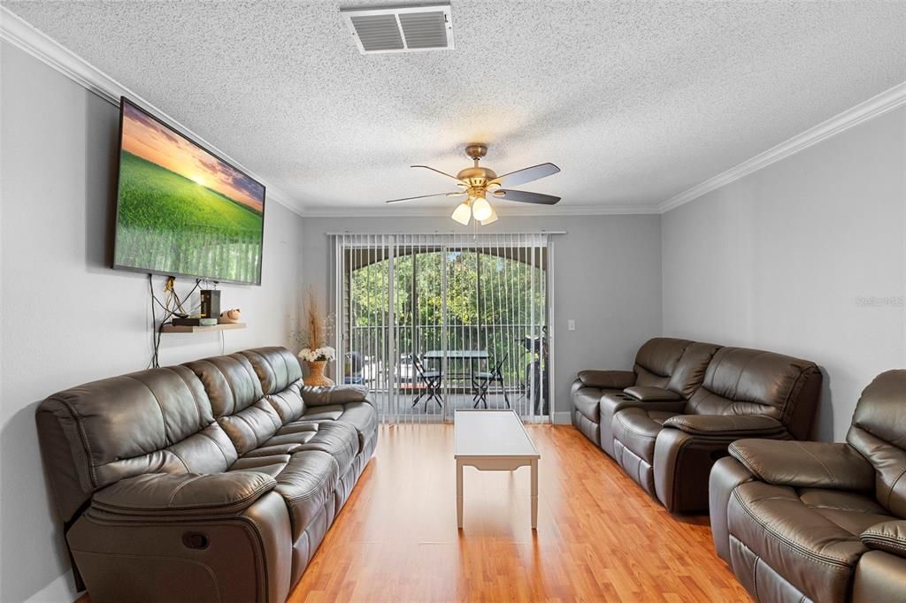 En Venta: $270,000 (3 camas, 2 baños, 1180 Pies cuadrados)