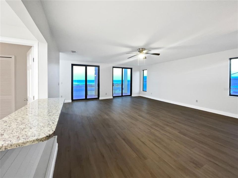 En Venta: $345,000 (2 camas, 2 baños, 1300 Pies cuadrados)