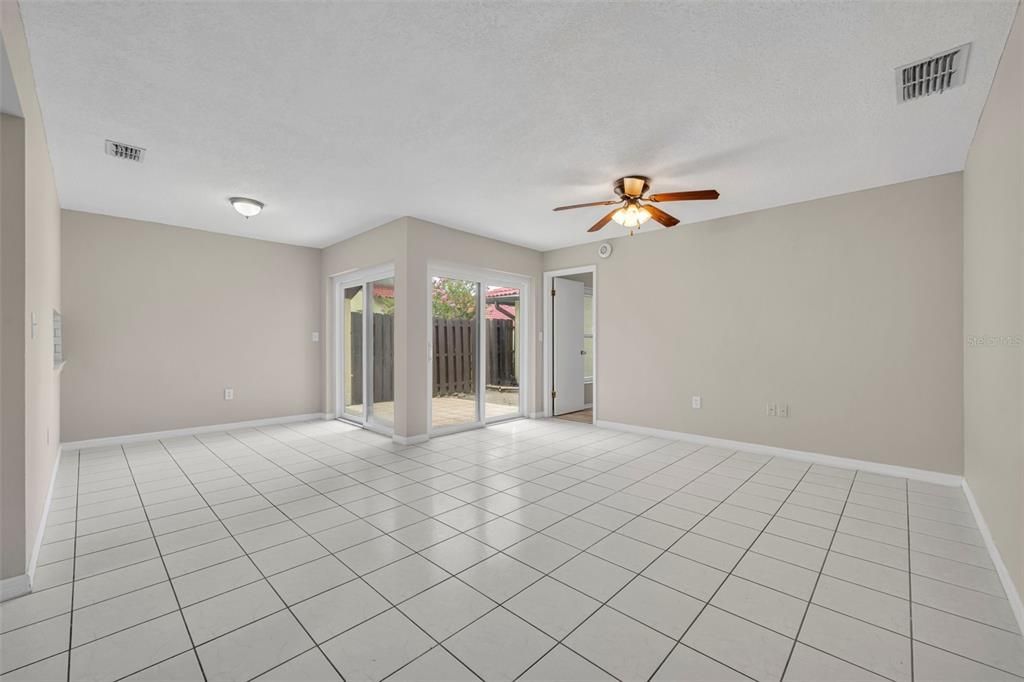 На продажу: $190,000 (2 спален, 2 ванн, 1038 Квадратных фут)