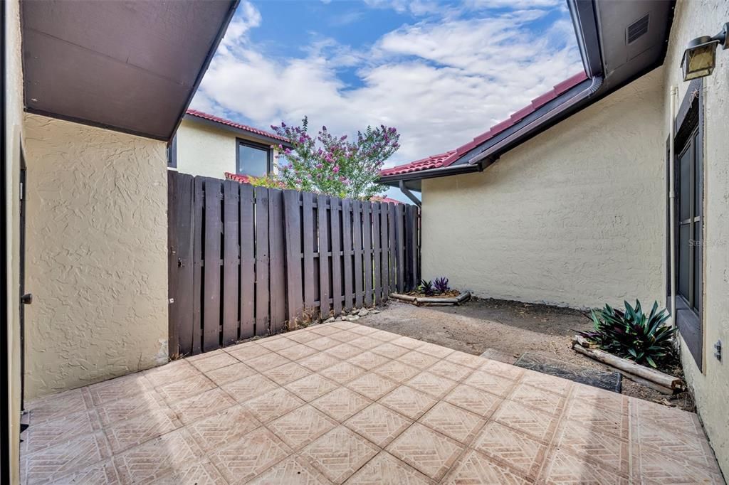 На продажу: $190,000 (2 спален, 2 ванн, 1038 Квадратных фут)