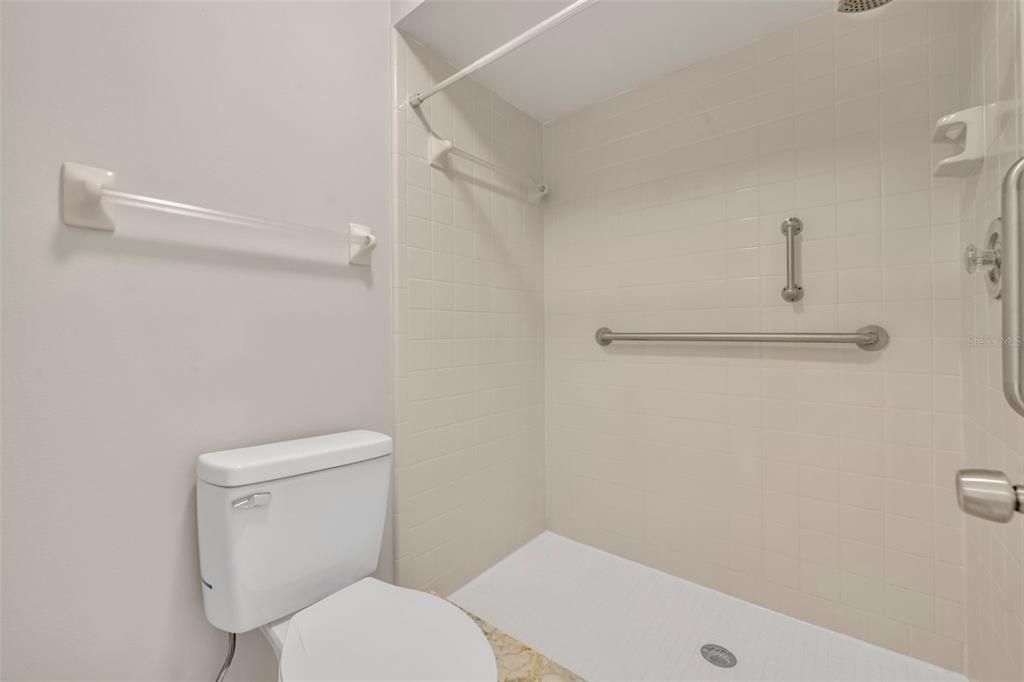 На продажу: $190,000 (2 спален, 2 ванн, 1038 Квадратных фут)