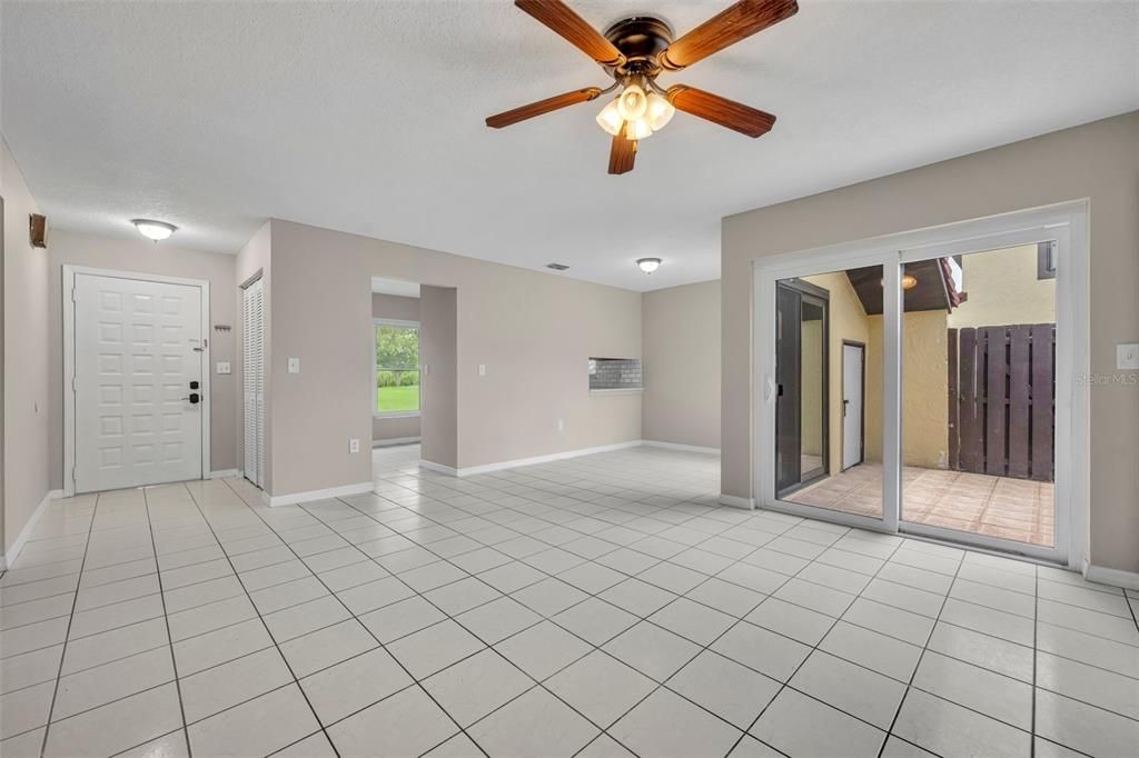 На продажу: $190,000 (2 спален, 2 ванн, 1038 Квадратных фут)