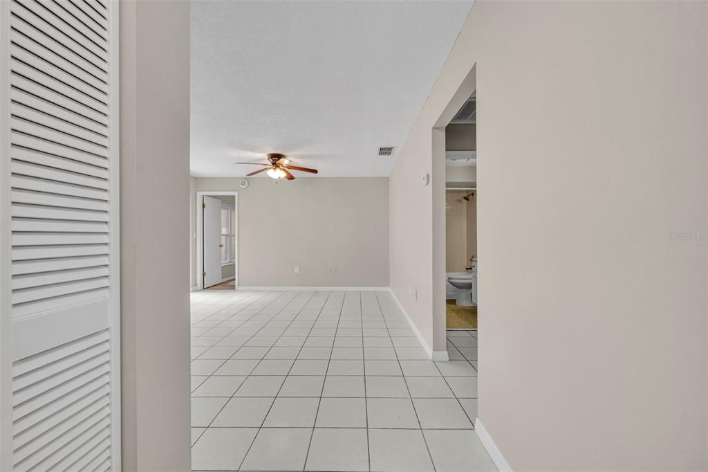 На продажу: $190,000 (2 спален, 2 ванн, 1038 Квадратных фут)